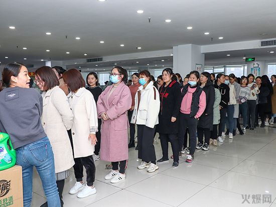 ������Ů��(ji��)���𱬾W(w��ng)�ɰl(f��)Ů�񌣌ٶY��