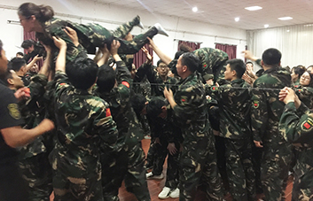 ֻ���B��(qi��ng)ƴ�������ܳ�Խ������