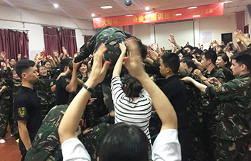 �A(y��ng)��һ�����ݔ��һ����