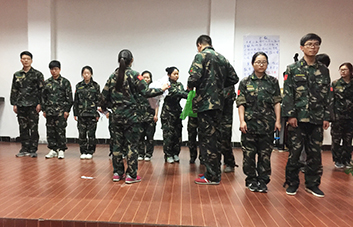 ���س��Z����Ը�����Լ��S�µđ��P�Z�ԣ�