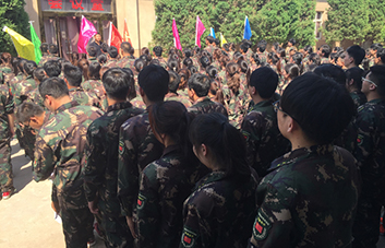 �����ӡ�����(zh��n)�������(du��)�飬�I(l��ng)��(d��o)������չʾ��