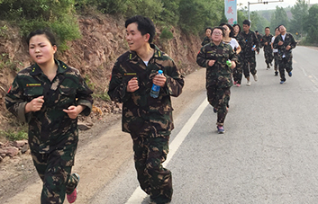 15����ͽ��ĥ�Z���𱬾W(w��ng)�T�;�Ӣ�F(tu��n)�(du��)���O����