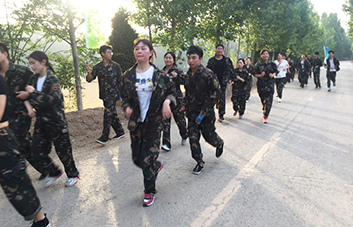 ���˲����������ŗ�������ֱǰ��