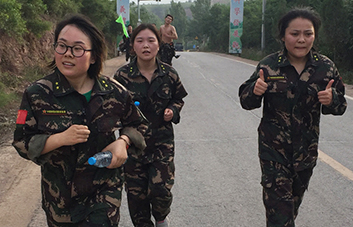 ���˲����������ŗ�������ֱǰ��